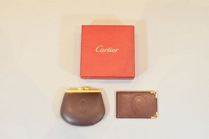 null CARTIER Paris 

Burgundy leather and gold plated metal coin purse made of two...