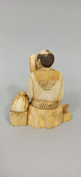 null JAPAN - MEIJI Period (1868 - 1912)

Okimono in hippopotamus tooth, sitting figure...
