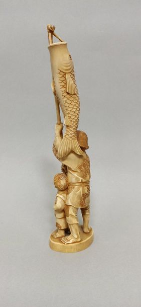 null JAPAN - MEIJI Period (1868 - 1912)

Okimono in ivory, man and his son holding...