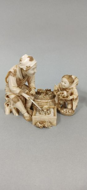 null JAPAN - MEIJI Period (1868 - 1912)

Okimono in ivory, fisherman and his son...
