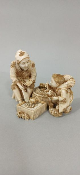 null JAPON - Epoque MEIJI (1868 - 1912)

Okimono en ivoire, pêcheur et son fils mangeant...