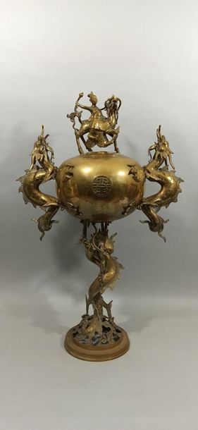 null VIETNAM - Early 20th century

Large globular bronze incense burner, resting...