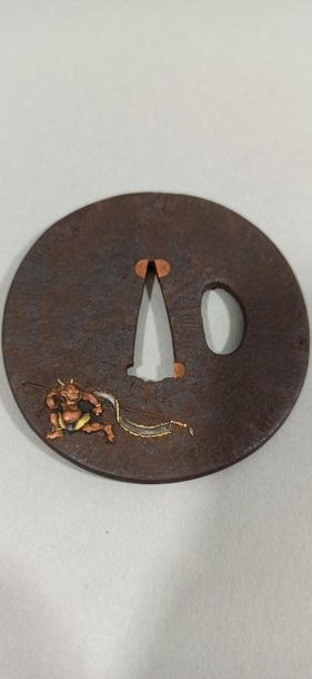 null JAPAN - EDO Period (1603 - 1868)

Two tsuba:

- iron maru gata with gilded copper...