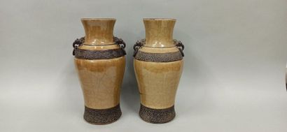 null CHINA, Nanking - circa 1900

Pair of beige cracked porcelain baluster vases...