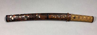  JAPAN - 20th century 
Dummy miniature sword made of natural wood, decorated with...