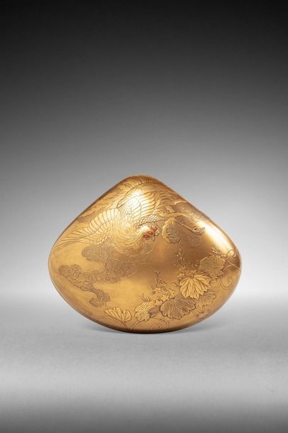 null JAPAN - 19th century

Kobako in kinji lacquer in the shape of a shell, decorated...