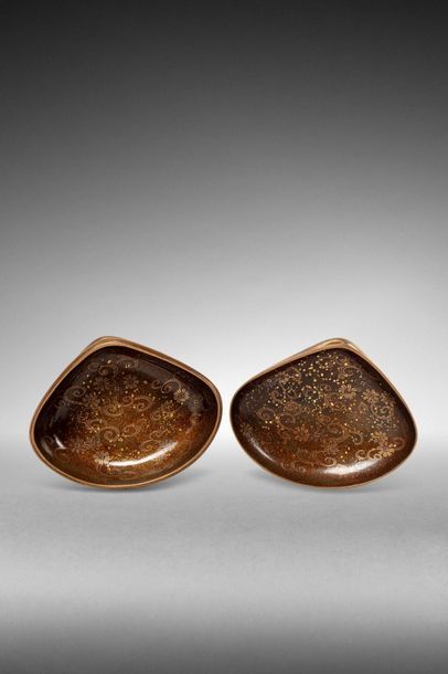 null JAPAN - 19th century

Kobako in kinji lacquer in the shape of a shell, decorated...