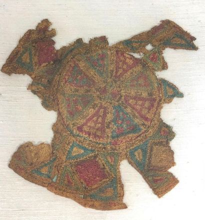 null EGYPTE COPTE, VI - VIIIe siècle ou plus tardif,

Fragment de tissu à décor central...