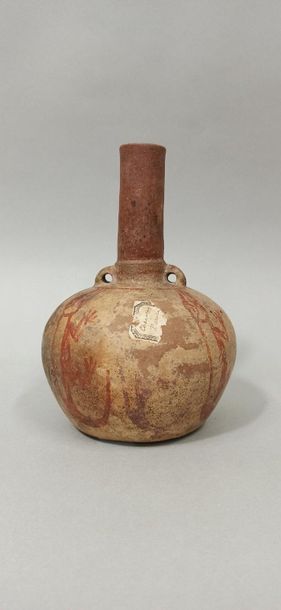 null PERU, 

Terracotta bottle decorated with animals.

Height: 12 cm.