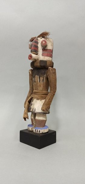 null Kachina HAKTO (Kachina porteur de bois) HOPI/ZUNI (Arizona/Nouveau Mexique USA)

Masque...