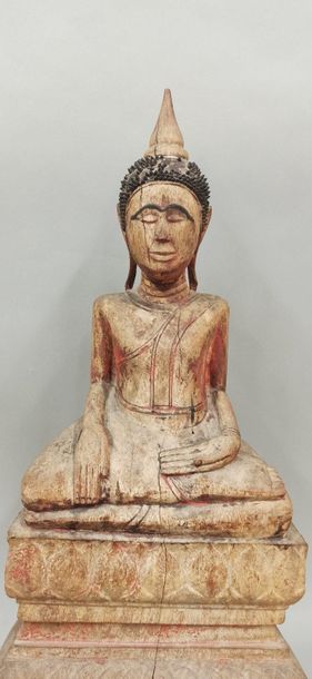 null BURMA - 20th century

Buddha out of carved wooden with traces of polychromy,...