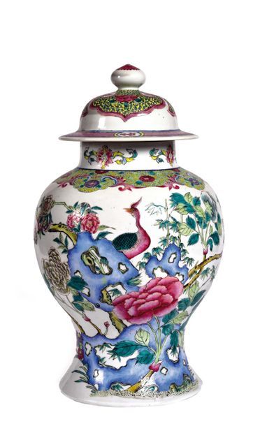  CHINA - 19th century Baluster-shaped covered porcelain vase decorated with polychrome...