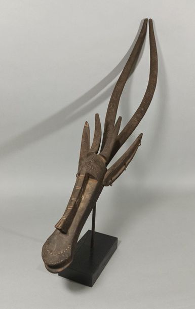  Cimier antilopeTyi Wara BAMANA, Mali 
Long. Du mufle aux cornes : 90 cm 
