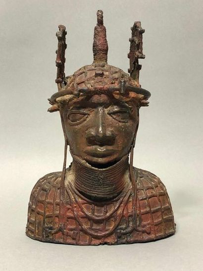 null Bronze bust of the Empire of Benin (Nigeria). Copy of the first third of the...