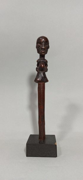 null LUBA fly toy handle, Democratic Republic of Congo

Length : 26 cm


