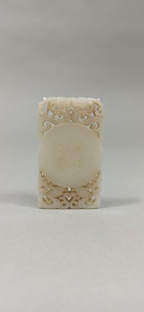 null CHINA - 19th century

Small nephrite plaque with openwork decoration of dragons...
