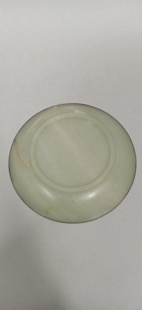  CHINA - 20th century 
Bowl in celadon nephrite, the slightly flared rim rim rimmed...