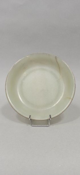 null CHINA - 20th century

Bowl in celadon nephrite, the slightly flared rim rim...