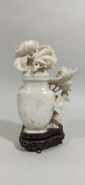 null CHINA - 20th century

Covered hard stone vase, with carved decoration detached...