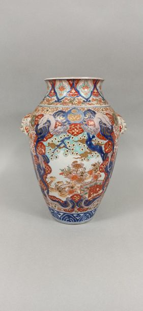 null JAPAN, Imari - MEIJI Period (1868 - 1912)

Porcelain baluster vase decorated...
