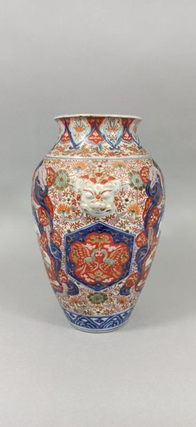 null JAPON, Imari - Epoque MEIJI (1868 - 1912)

Vase balustre en porcelaine à décor...