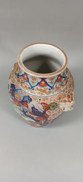 null JAPON, Imari - Epoque MEIJI (1868 - 1912)

Vase balustre en porcelaine à décor...