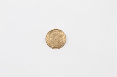 null Pièce en or de 10 francs Coq. (1911)

TB à TTB. 

Poids : 3.20 g. 