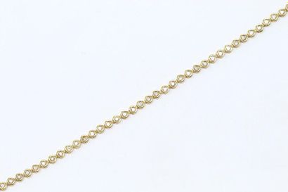 null Bracelet ligne en or jaune 18k (750) ornée de diamants taille brillant (manque)....