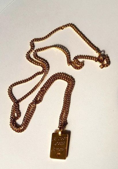 null Lot d'or jaune 18k (750) comprenant une chaîne à maille gourmette et un pendentif...