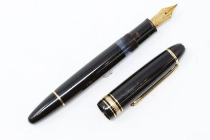 MONTBLANC MONTBLANC, modèle Meisterstuck,

Un stylo à plume avec plume en or 18k...