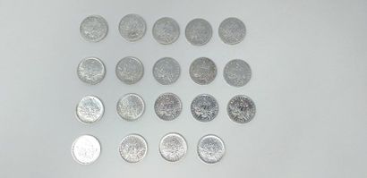 null Lot of 19 silver coins of 5 francs Sower. 

Weight : 144 g. 