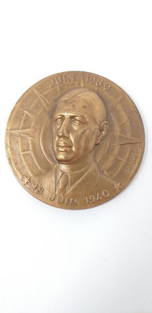 null Charles de GAULLE (1890-1970)

Médaille en bronze d'ap. Georges Guiraud, sbd.

Avers...
