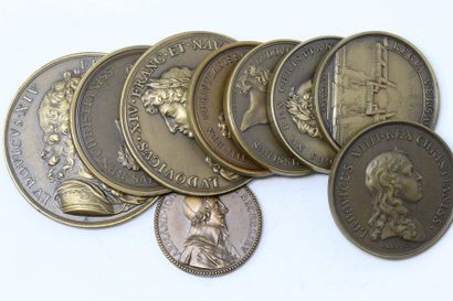 null Lot de neuf médailles en bronze, six d'entre elles à l'effigie de Louis XIV,...