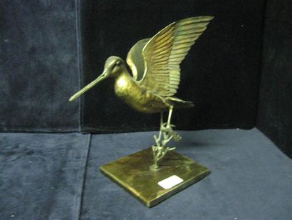 Pierre AJACQUES Oiseau à l'envol Sculpture-Volume, métal (tôle façonnée) et socle...