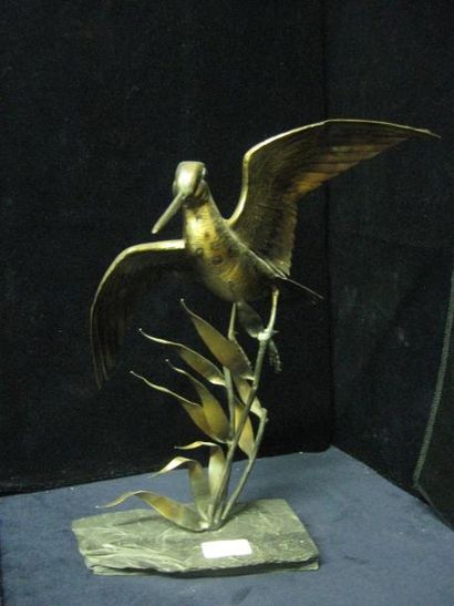 Pierre AJACQUES Oiseau à l'envol Sculpture-Volume, métal (tôle façonnée) et socle...