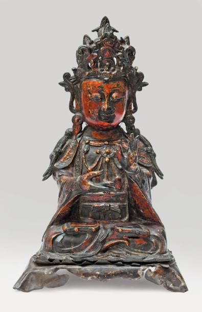 null Sujet en bronze laqué représentant la déesse Guanyin assis en méditation, les...