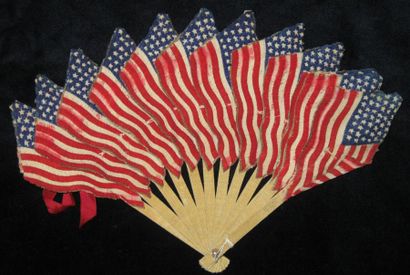 null Stars and Stripes Eventail de cotillon à douze drapeaux américains en tissu....