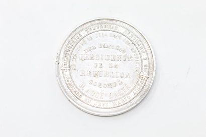 null Médaille commémorative péruvienne en argent.

Avers : représentation de la rade...