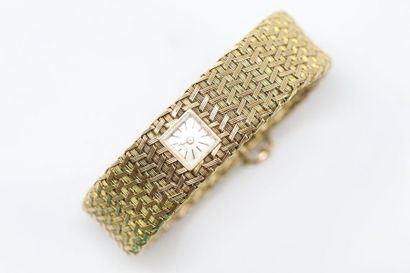EVIANA EVIANA

Montre bracelet de dame en or jaune 18k (750), cadran carré à fond...