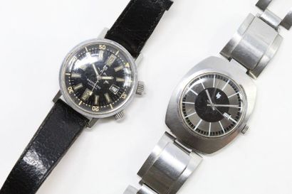 LIP LIP 

Lot de deux montres bracelet d'homme, boîtiers rond et ovale en métal,...