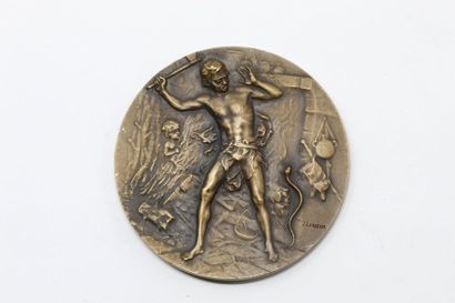null J. Lorieux

Médaille en bronze à patine brune représentant un homme luttant...