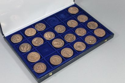 null Trésor du patrimoine 
Ecrin contenant vingt-une reproductions de monnaies romaines...