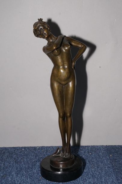 ANONYME début XXe siècle,

Nu au chignon,bronze...
