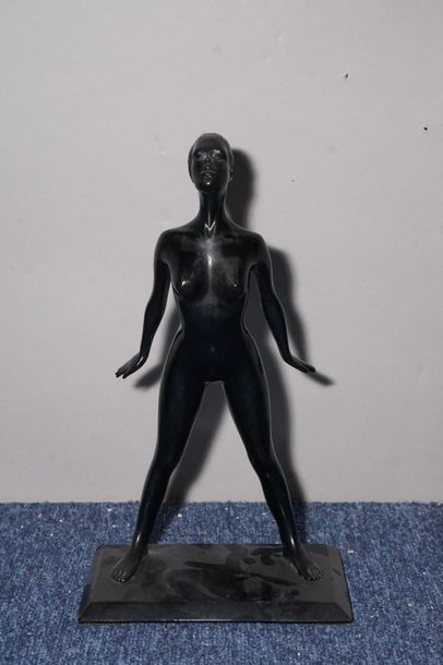 null PIRES Yves, né en 1958
Nu féminin
bronze à patine noire (traces d'usures), n°1/8,...