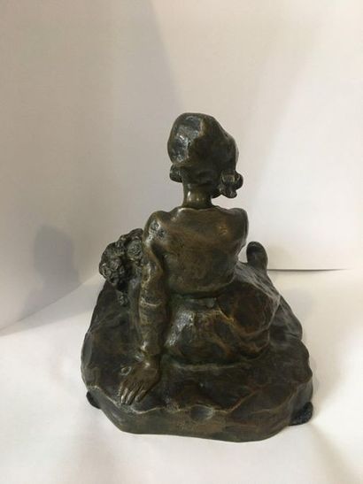 null RUTH Miles (1873-1941)

Peasant with a bouquet, 

bronze, 

Behind: Ruth Milles...