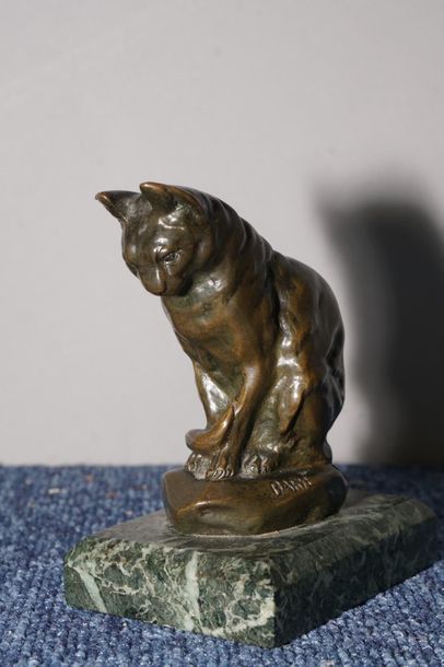 null BARYE Antoine Louis, according to,

Sitting cat,

Bronze with brown-green patina...