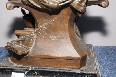 null DROUOT Édouard, 1859-1945,

Philisophe antique,

bronze à patine médaille sur...