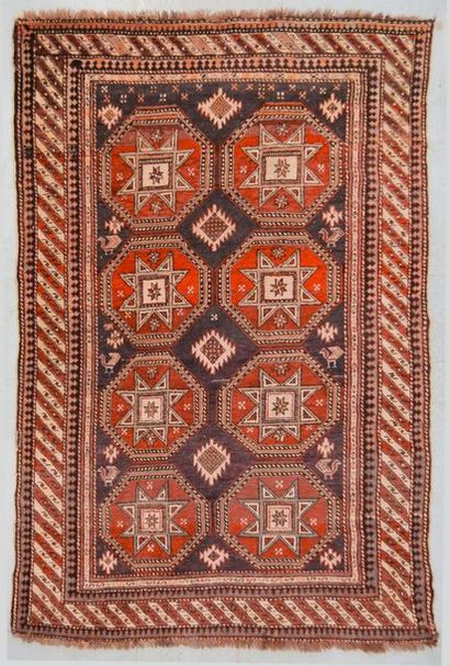 null Ancien tapis Chirvan Lesghi (Caucase), début XXe siècle.
Caractéristiques techniques:...