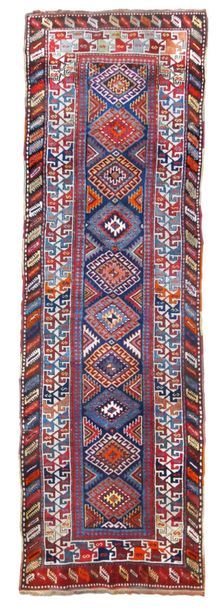 null Original et ancien tapis de galerie Gendge (caucase). Velours en laine sur fondations...