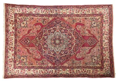null Fine Kirman-Laver carpet (PERSEAN), late 19th century.

Technical characteristics:...